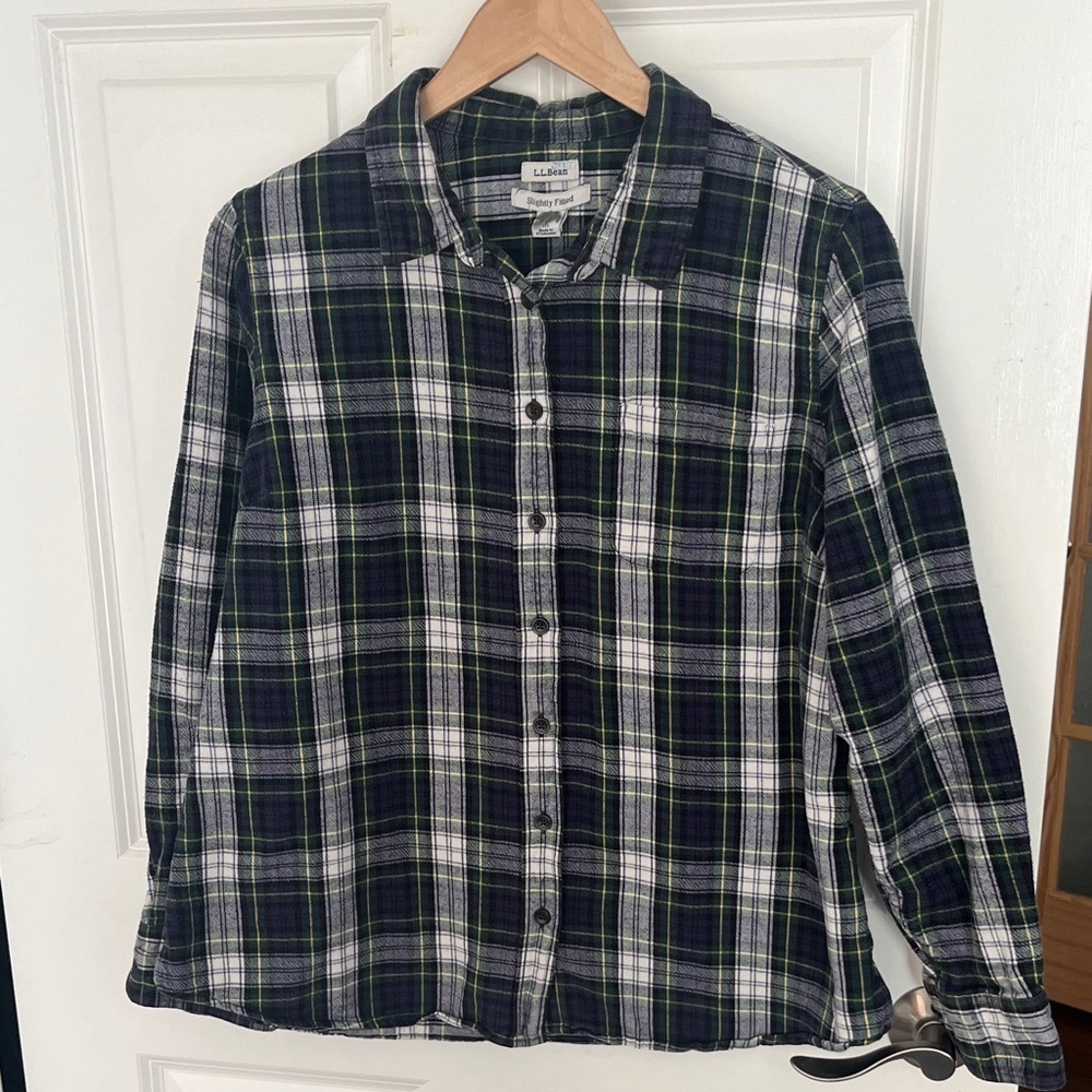 L.L. Bean Slightly fitted Plaid Button Down Shirt, Navy,Green,white sz Large Pet